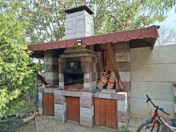 Casă cu 2 camere cu Teren 1000 Mp în Central