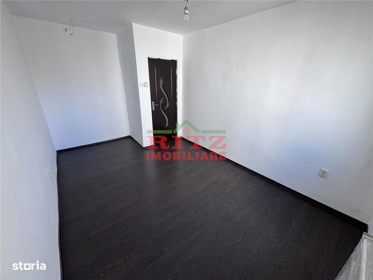 Apartament cu 4 camere decomandat în Crișan