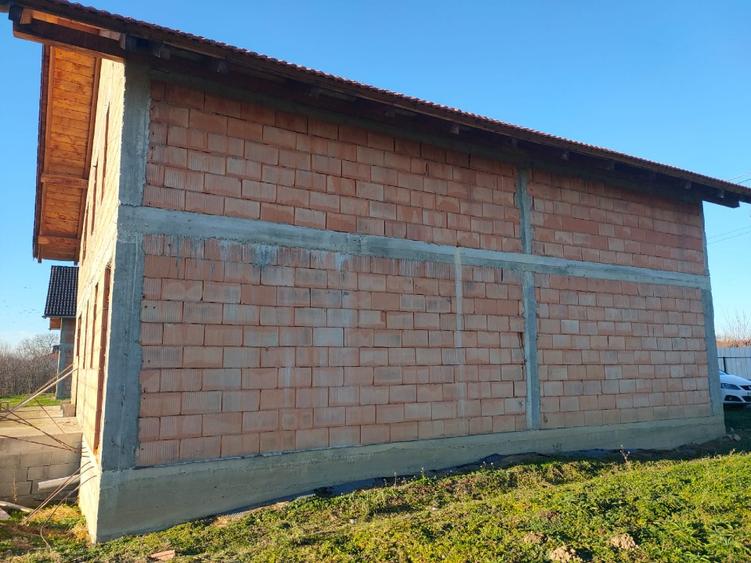 Casă individuală cu 4 camere cu Teren 930 Mp în Lugojel