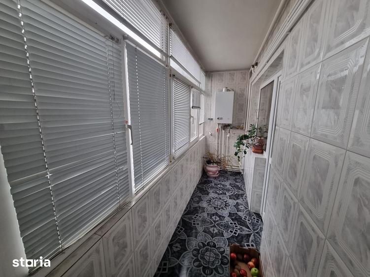 Apartament cu 4 camere decomandat în Delfinariu