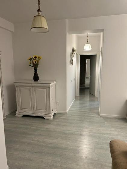 Apartament cu 3 camere decomandat, mobilat în Central