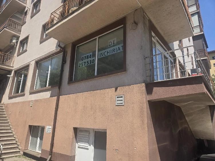 Spațiu comercial, de 88 mp, în Roșu