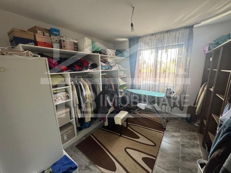 Casă individuală cu 4 camere cu Canalizare în Ernei