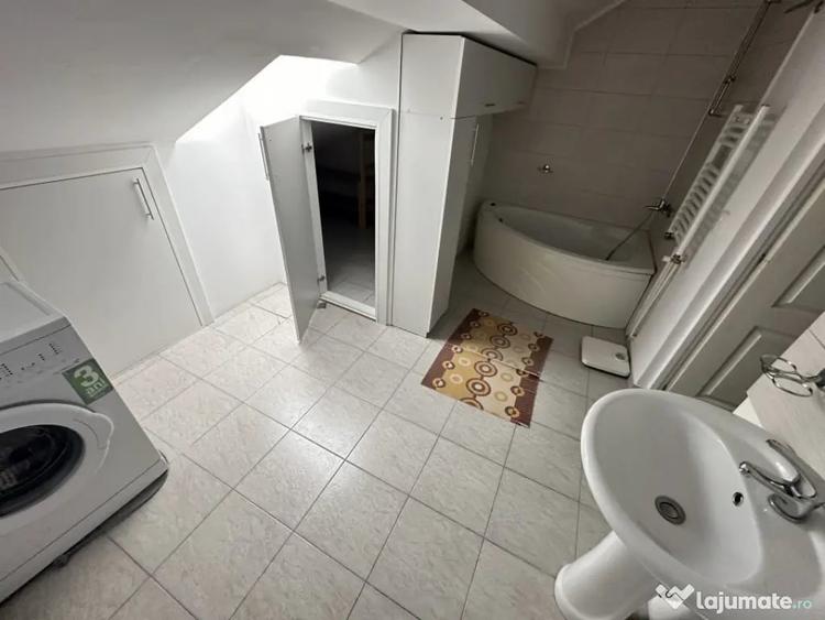 Apartament cu 3 camere semidecomandat în Tilișca
