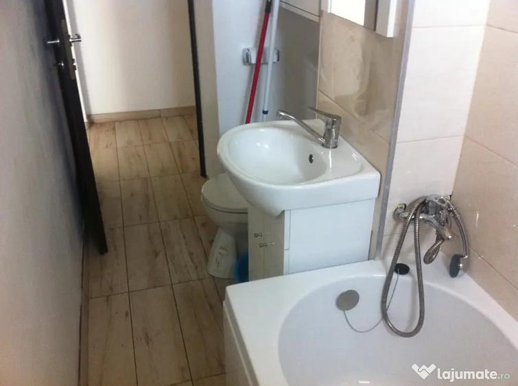 Apartament cu 3 camere semidecomandat în George Enescu