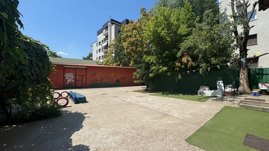 Casă individuală cu 9 camere cu Canalizare în Timpuri Noi