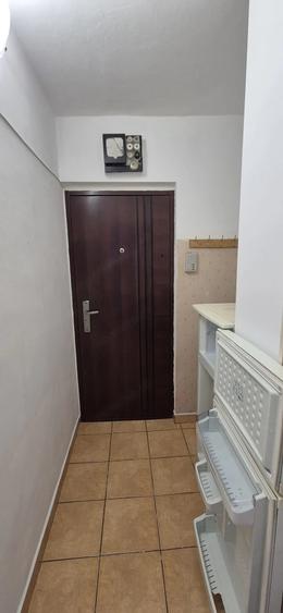 Garsonieră decomandată în Piața Centrală