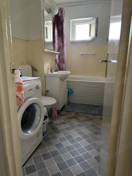 Apartament cu 3 camere semidecomandat în Girocului