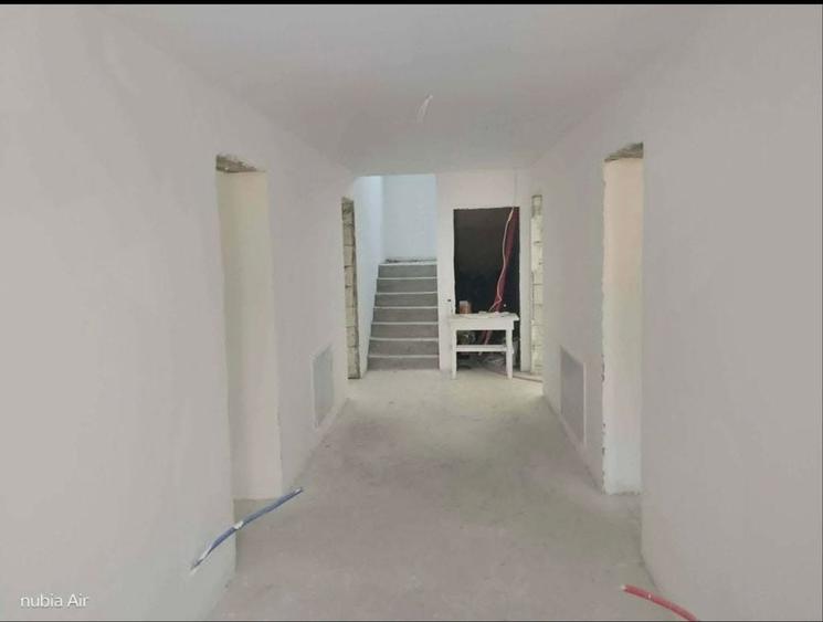 Casă cu 4 camere în Tătărași