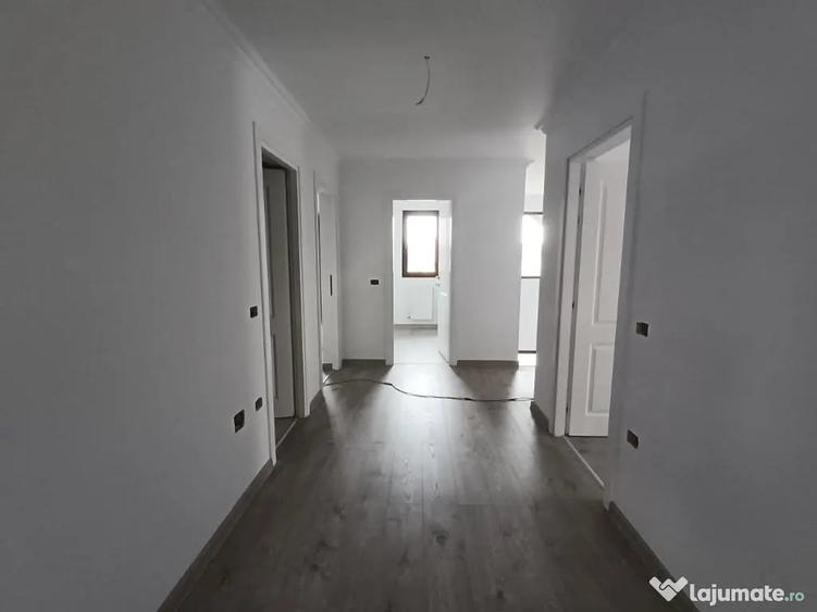 Casă cu 6 camere cu Teren 1000 Mp în Șcheia