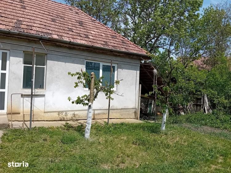 Casă cu 4 camere cu Teren 500 Mp în Corunca