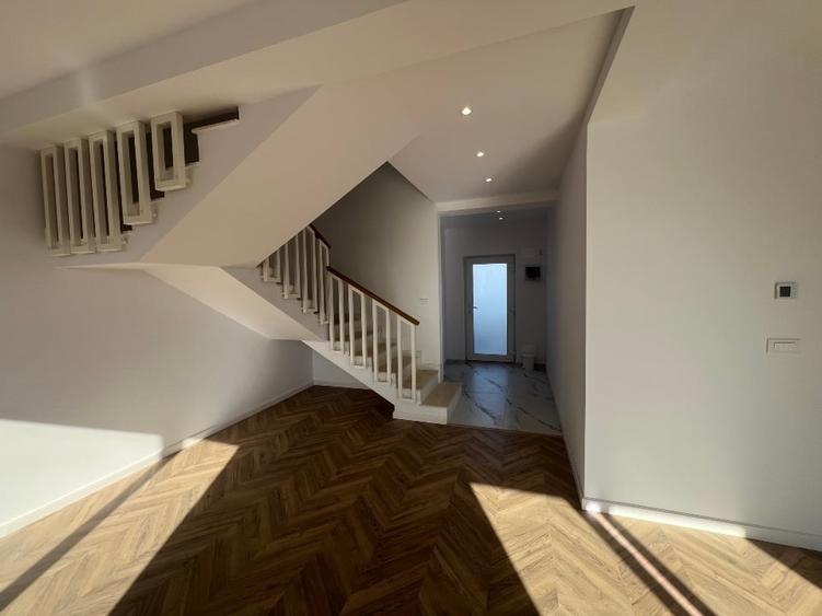 Duplex cu 4 camere cu Canalizare în Valea Lupului