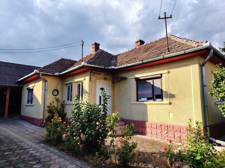Casă cu 4 camere în Central
