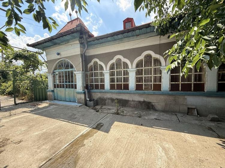 Casă cu 3 camere în Pârșcoveni