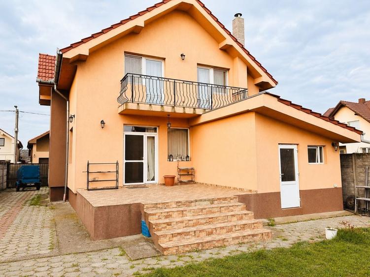 Casă individuală cu 4 camere cu Canalizare în Oșorhei