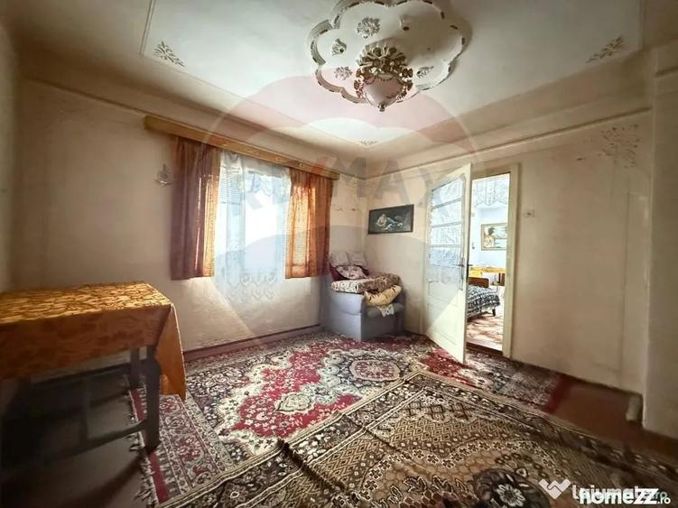 Casă cu 4 camere cu Teren 694 Mp în Central
