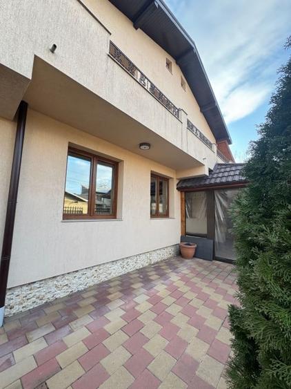 Casă individuală cu 4 camere cu Canalizare în Traian