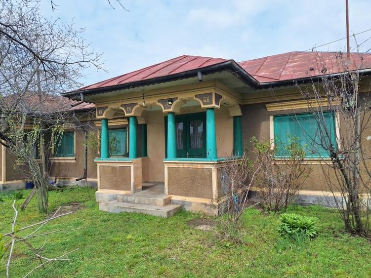 Casă de vânzare – construcție solidă din cărămida - 1