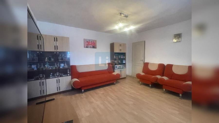 Apartament cu 3 camere semidecomandat în Micro IV