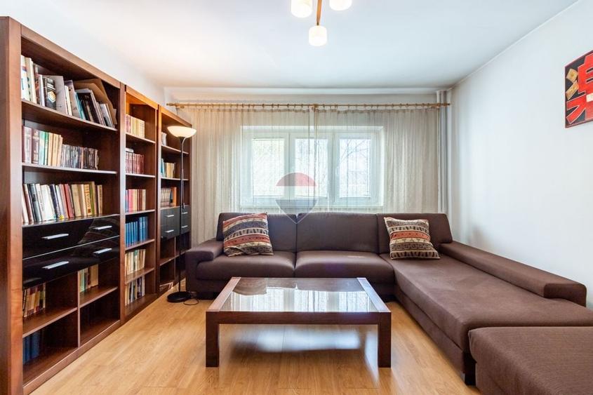 Apartament cu 3 camere decomandat, mobilat în Nerva Traian
