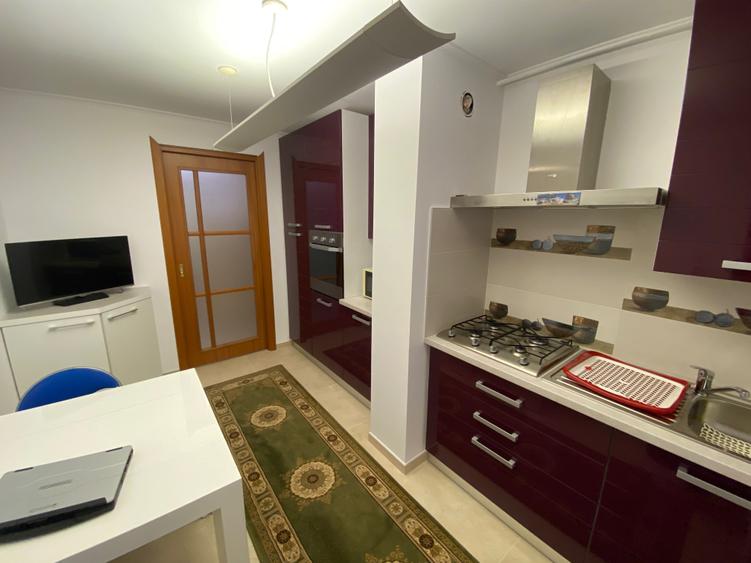Apartament cu 3 camere decomandat în Central