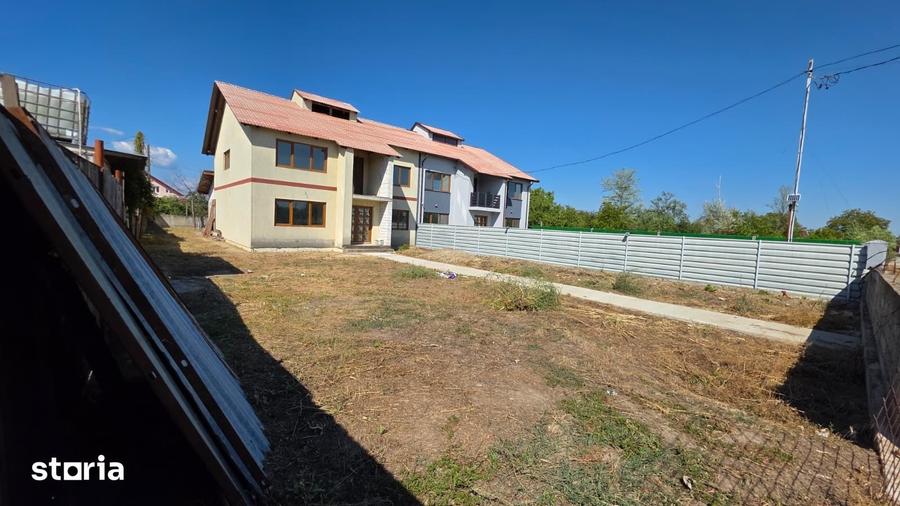 Casă cu 5 camere cu Teren 700 Mp în Garoafa