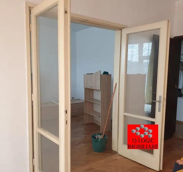 Apartament cu 2 camere nedecomandat în Tractorul