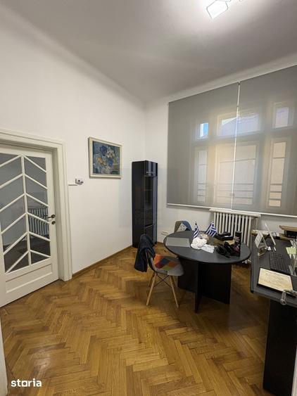 Casă cu 9 camere cu Teren 300 Mp în Eminescu