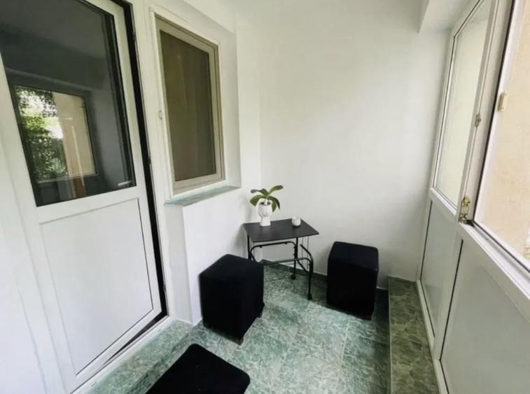 Apartament cu 3 camere decomandat, mobilat în Lacul Tei
