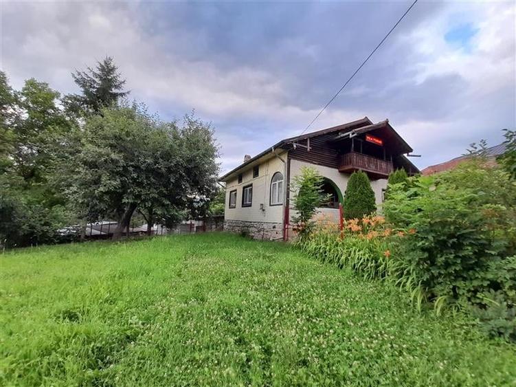 Casă cu 4 camere cu Teren 987 Mp în Central
