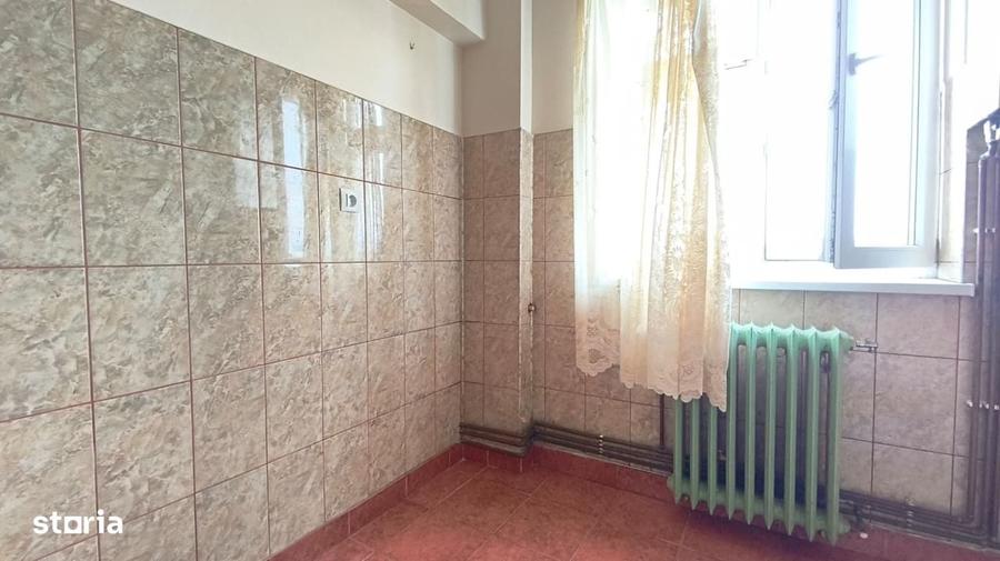 Apartament cu 3 camere decomandat în Central