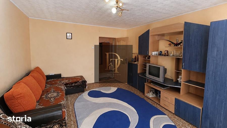 Apartament cu 2 camere decomandat în Tractorul