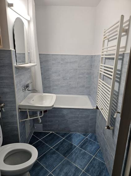Apartament cu 3 camere decomandat în Micro 16