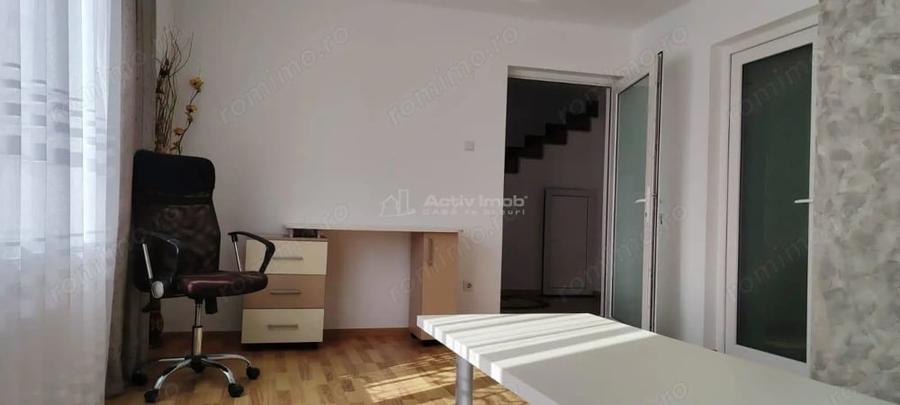 Casă cu 7 camere cu Teren 500 Mp în Central