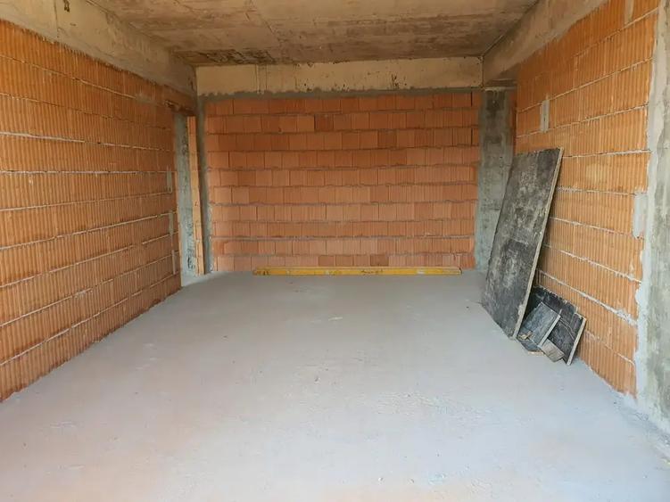 Apartament cu 3 camere decomandat în Theodor Pallady