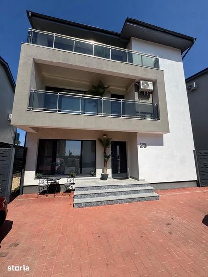 Casă cu 7 camere cu Teren 500 Mp în Central
