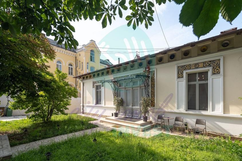 Casă individuală cu 15 camere cu Canalizare în Cișmigiu