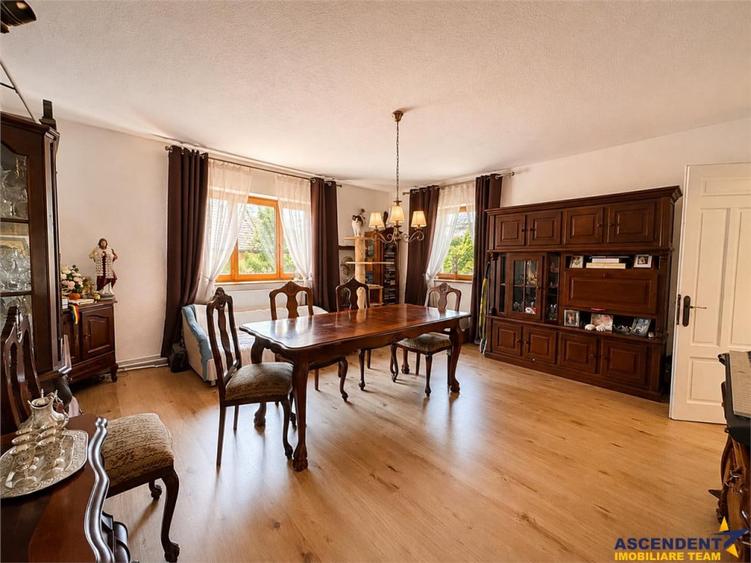 Casă cu 7 camere cu Teren 790 Mp în Central