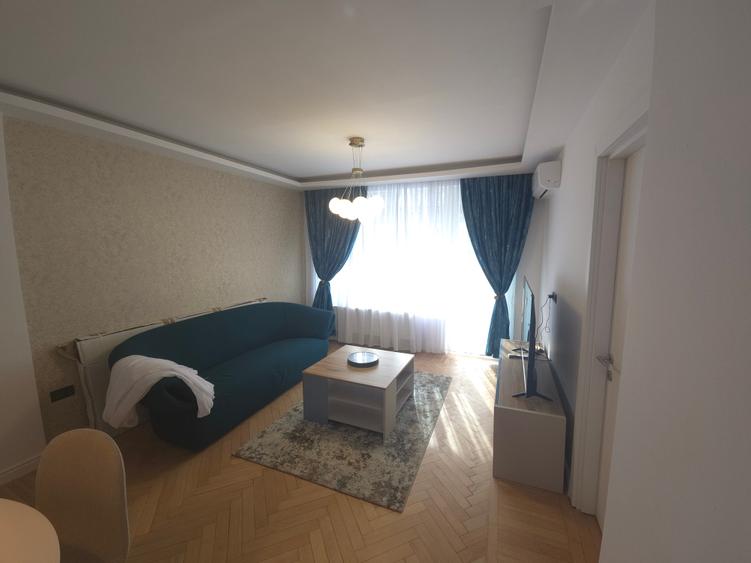 Apartament cu 2 camere semidecomandat, mobilat în P-ța Romană