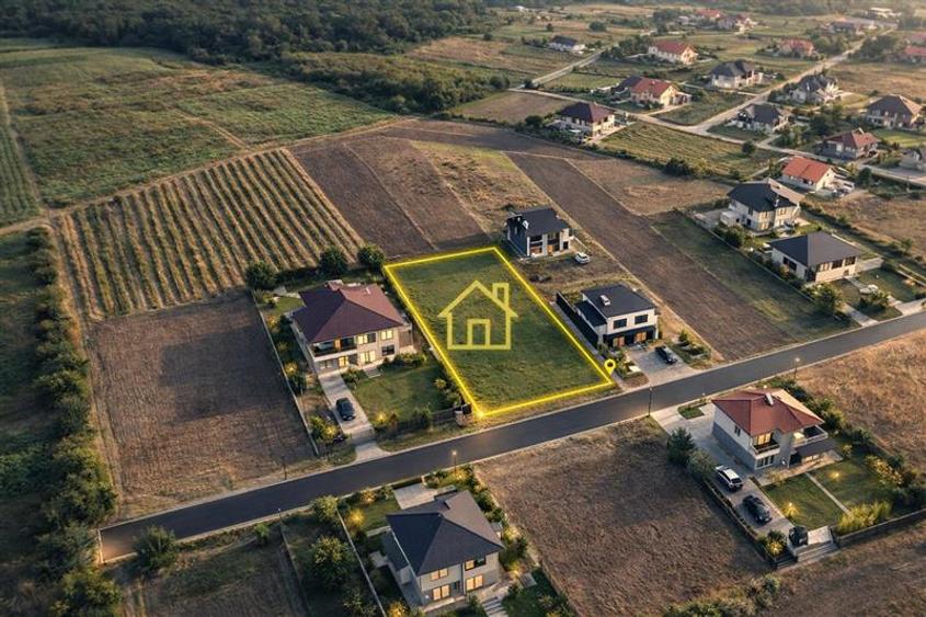 Teren Construcții intravilan de 570 mp, în Tomești