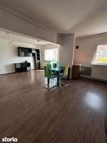 Apartament cu 3 camere decomandat în Astra