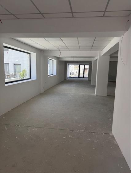Spațiu comercial, de 200 mp, în Central