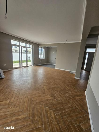 Casă cu 4 camere cu Teren 440 Mp în Central