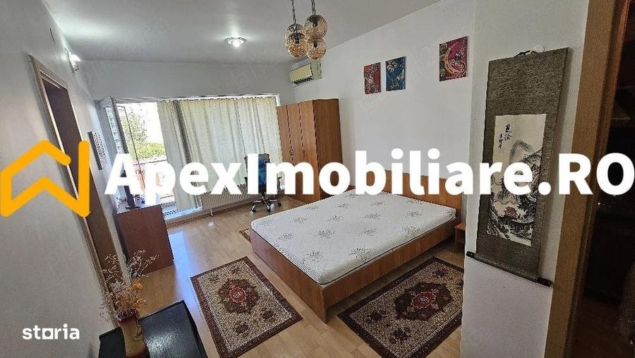 Garsonieră decomandată în Titan