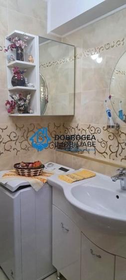 Apartament cu 2 camere decomandat, mobilat în Piața Veche