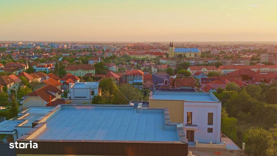 Casă cu 6 camere cu Teren 700 Mp în Iorga
