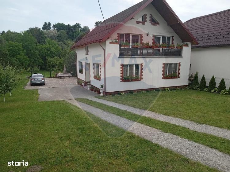 Casă cu 4 camere în Valea Hotarului