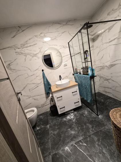 Apartament cu 2 camere semidecomandat, mobilat în Baciu