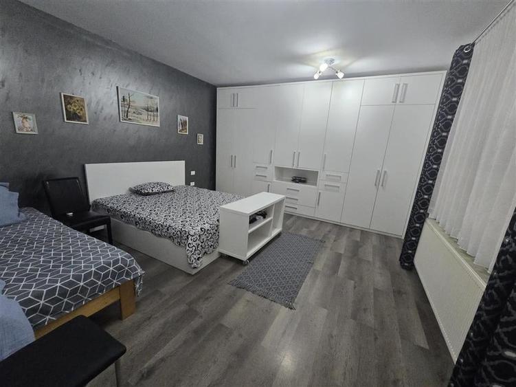 Casă individuală cu 5 camere cu Teren 1600 Mp în Șinca Veche