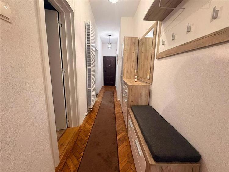 Apartament cu 2 camere decomandat, mobilat în Central